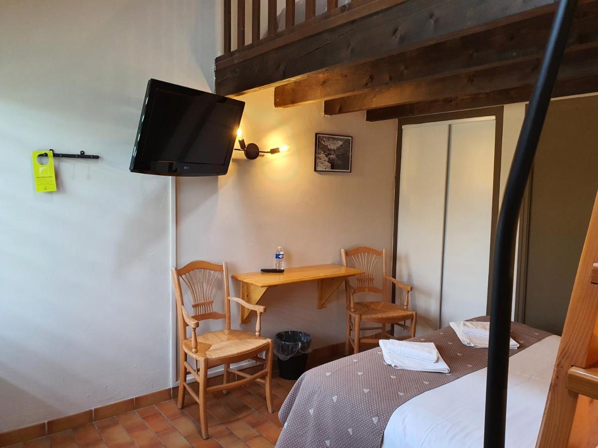 Logis Hotel Restaurant L'Escarbille Saint-Martin-dʼArdèche Екстериор снимка