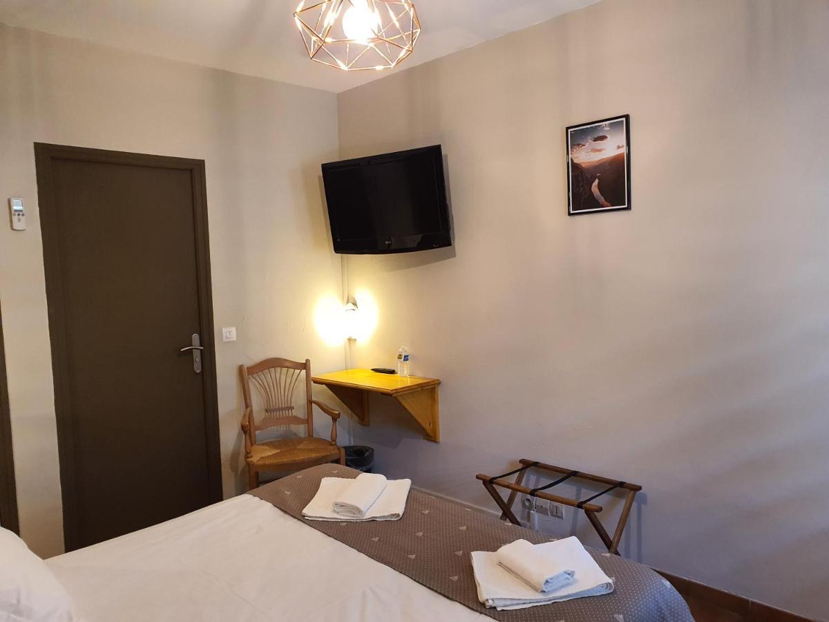 Logis Hotel Restaurant L'Escarbille Saint-Martin-dʼArdèche Екстериор снимка